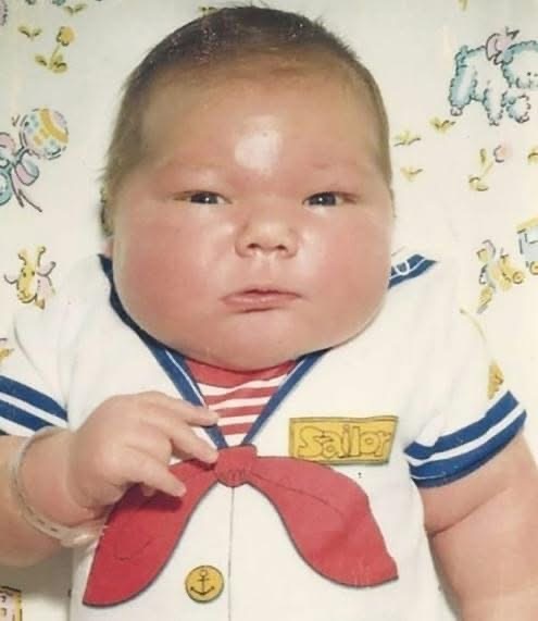 In 1983, a baby boy weighing a whopping 16 lbs was born! At the time, the entire country was shocked by his size, labeling him “The Country’s Biggest Baby” How does he look today? Well, take a seat before you see Check his photos in the comment